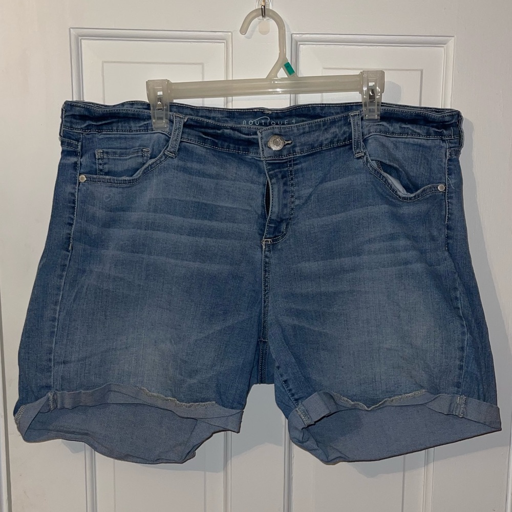 Midi shorts.
